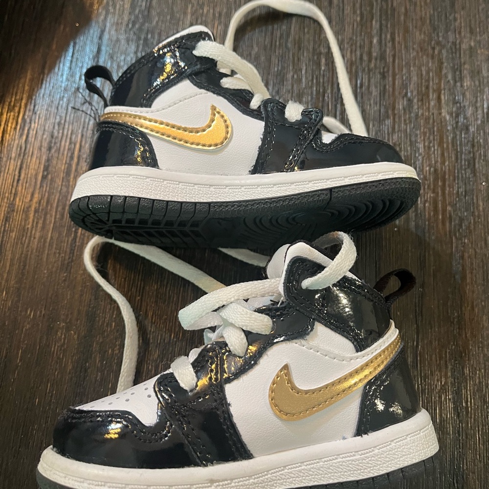 Toddler Jordan 1 Mid size 5C. Black/gold/white. Perfect condition